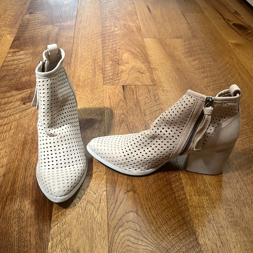 Dolce Vita Woman’s Heeled Booties Size 10